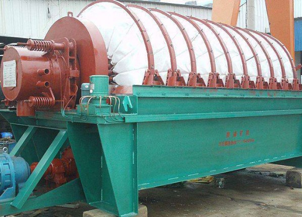 Disc-type vacuum filter